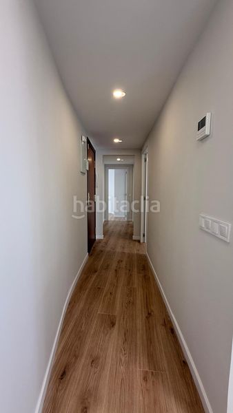 Foto d6485d27-bddf-4d37-9886-2f828e0bfea6. Apartamento  reformado , segunda línea de playa junto al puerto con licencia turística en Fuengirola