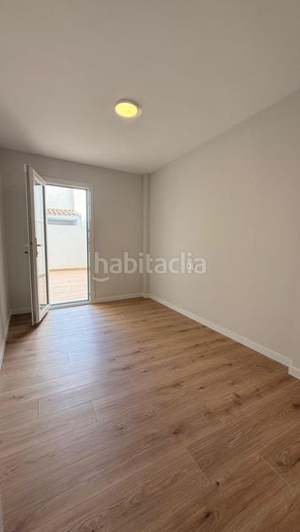 Foto fb7c166c-7145-4901-a269-7c965294a7f2. Apartamento  reformado , segunda línea de playa junto al puerto con licencia turística en Fuengirola