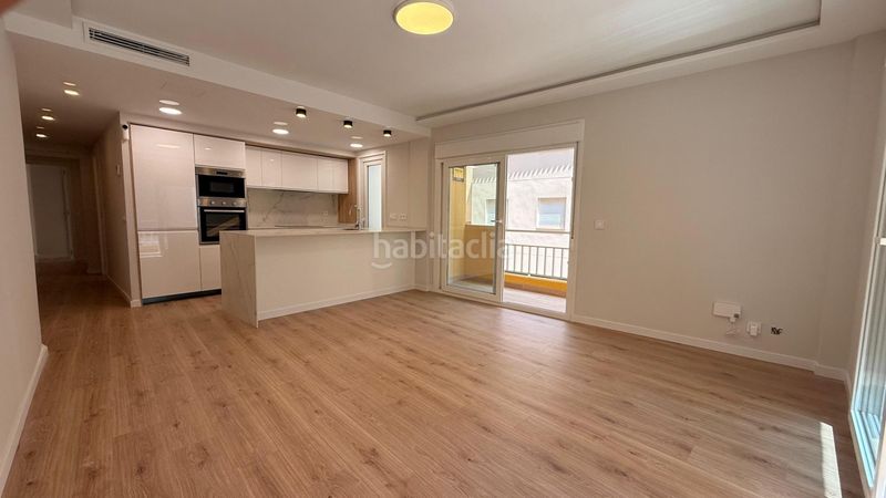 Foto fb974bc9-0d7e-4d26-b3d4-a49f765099d5. Apartamento  reformado , segunda línea de playa junto al puerto con licencia turística en Fuengirola