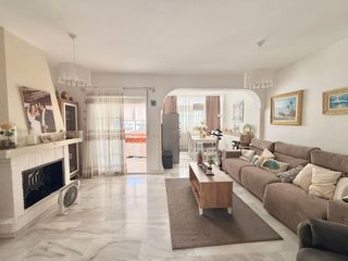 Casa adossada a Torreblanca del Sol. Adosado en torreblanca, fuengirola con piscina, garaje y ático
