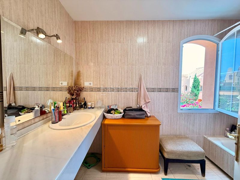 Foto a4009f3b-37a7-45e2-96ec-030c7ee44774. Casa adossada amb aparcament piscina a Riviera del Sol Mijas
