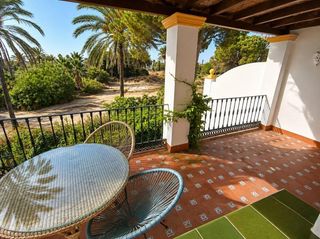 Maison jumelée à Sotoserena. Chalet adosado en venta en coto de la serena con vistas al mar,