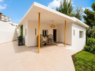 Chalet in Torreblanca del Sol. Villa moderna renovada cerca de la playa