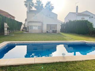 Chalet  Calle m barbara tirado rubio. Casa independiente en espartinas