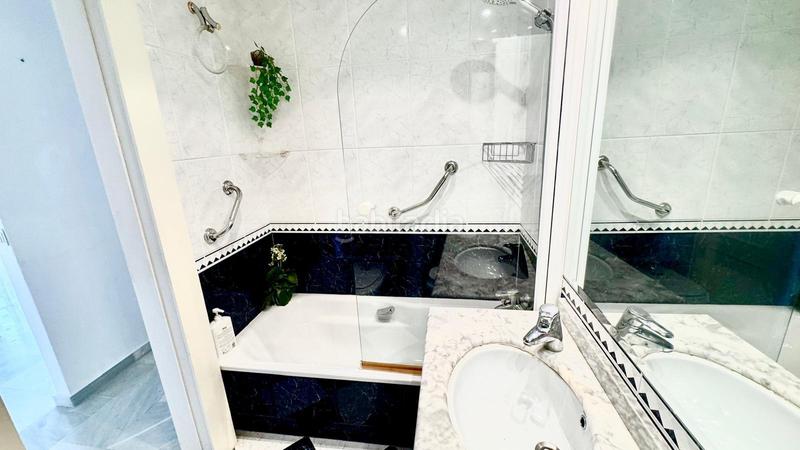 Foto 0f9e24b0-3b1a-4a0b-918b-1ad5e758c262. Piccolo appartamento con parcheggio piscina in Montemar Torremolinos