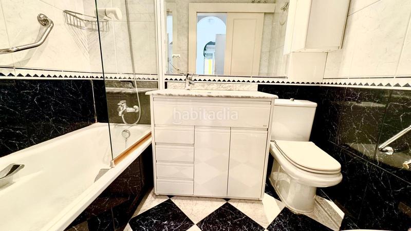 Foto 66fb7b15-08eb-40f5-9a41-2a4978684d72. Piccolo appartamento con parcheggio piscina in Montemar Torremolinos