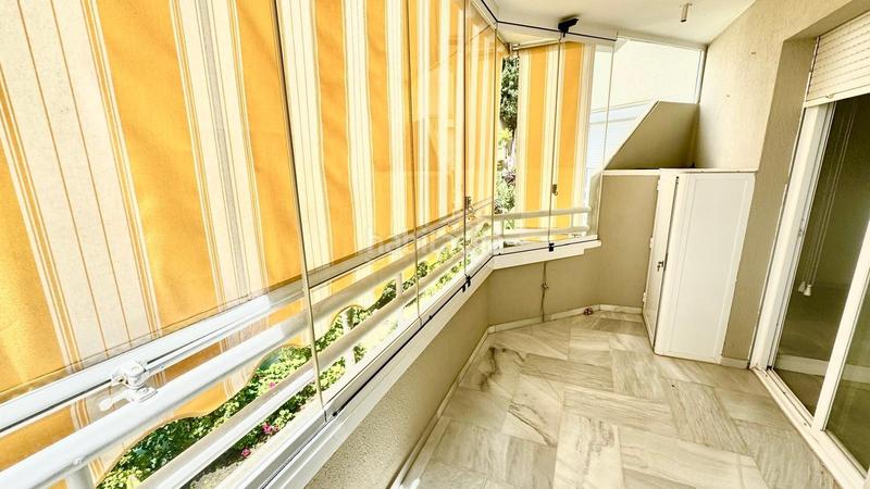 Foto 68f646ca-6b55-4d3b-aef9-12511ca4a8e0. Piccolo appartamento con parcheggio piscina in Montemar Torremolinos