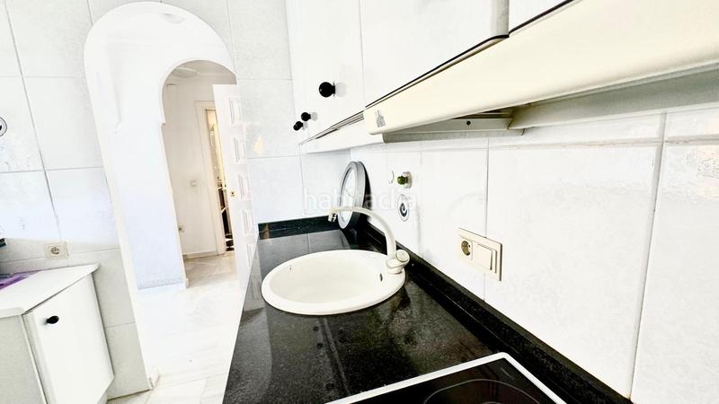 Foto b658e832-10a7-4c9a-90de-b8eeba0fd0d9. Piccolo appartamento con parcheggio piscina in Montemar Torremolinos