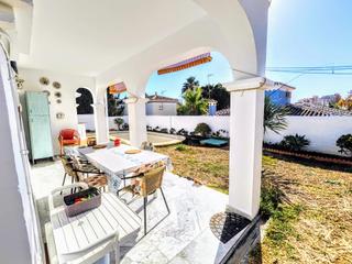 Xalet a Solymar. Villa independiente en zona plaza solymar a 500 m de la playa !!