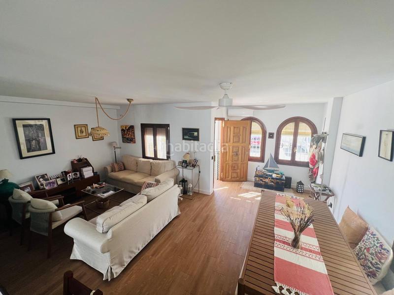 Foto 057c2d0c-a5f4-4d51-b769-22a8d2fd9ff9. Casa aparellada amb calefacció aparcament a La Colina Torremolinos