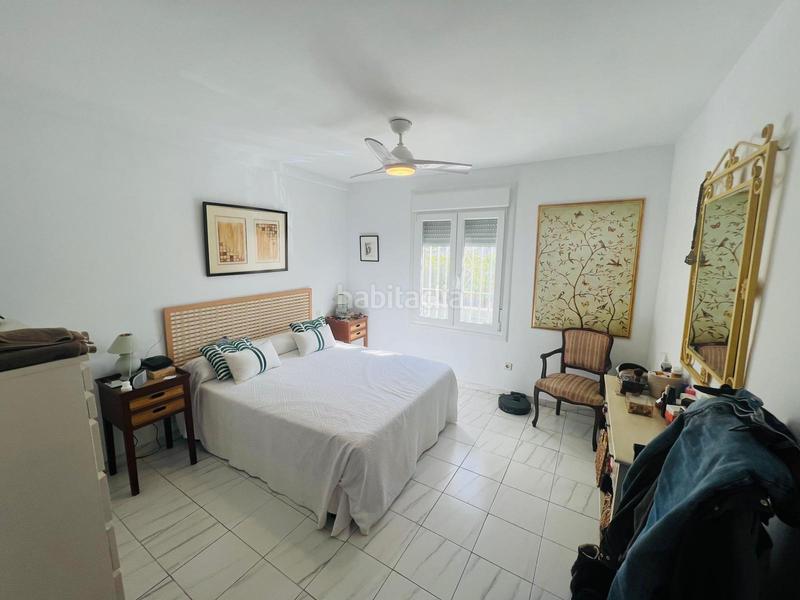 Foto 1577a611-dab6-406f-b3dd-c58cb41f2fba. Casa aparellada amb calefacció aparcament a La Colina Torremolinos