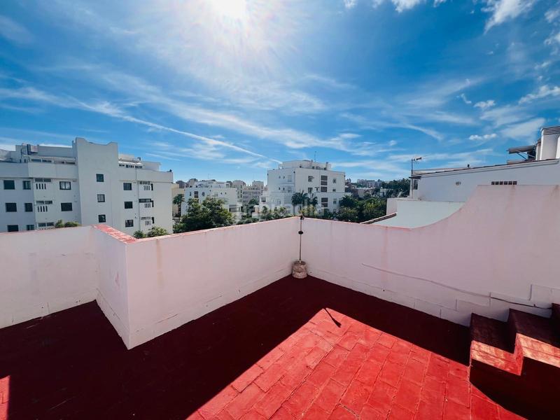 Foto 17264f03-9ab2-46e6-af0f-792b8f2b05ba. Casa aparellada amb calefacció aparcament a La Colina Torremolinos