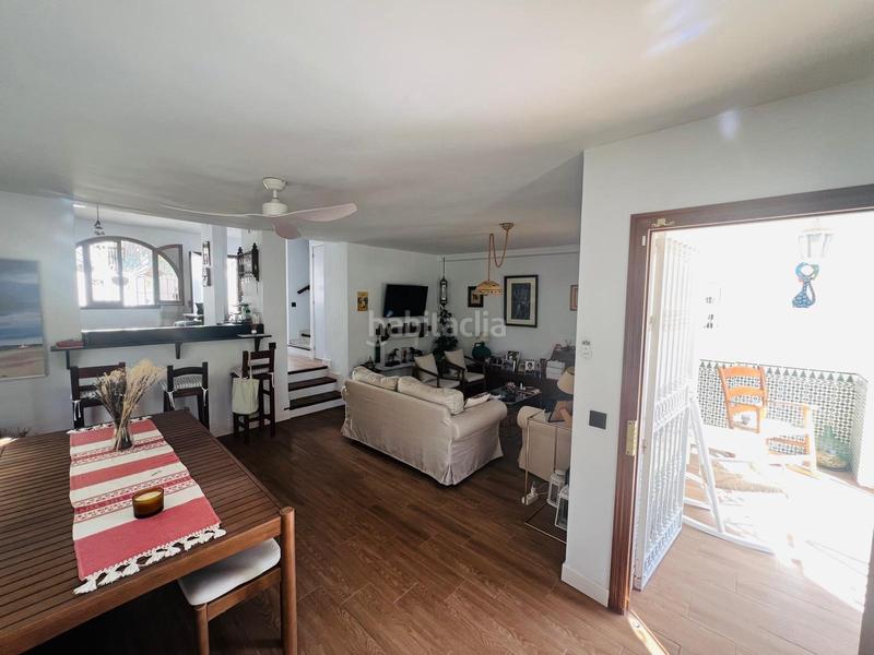 Foto bc4a799c-b472-41b3-b8b5-eab7fb691aef. Casa aparellada amb calefacció aparcament a La Colina Torremolinos