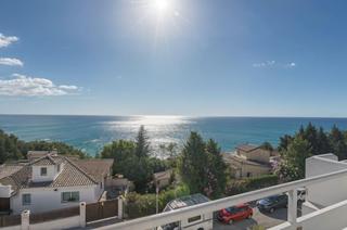 Semi detached house  Calle abeto. Impresionante adosado totalmente reformado con vistas al mar en