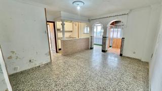 Pis a Ayuntamiento. Piso para reformar en torremolinos