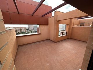 Miete Appartement  Avenida avenida jorge luis borges. Ático en alquiler en teatinos, málaga  elegancia y comodidad por