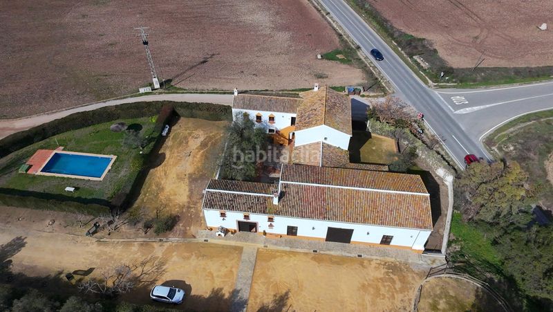 Foto 3c0e1a42-9b19-4540-b0e7-85439ce23e1e. Masia amb aparcament piscina a Teba