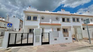 Semi detached house  Calle 8 de marzo. Adosado en campillos