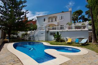 Chalet en Arroyo de la Miel. Espectacular villa en benalmádena con vistas al mar