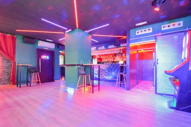 Foto 561bdcd4-45bd-4309-bee0-bd98d1ba2a97. Lloguer local comercial a calle socrates a Camino de Ronda Granada