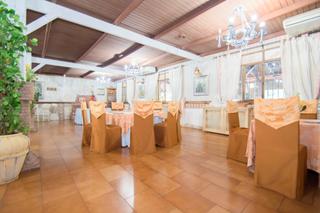 Edifici a Pinos Genil. Hostal restaurante en venta