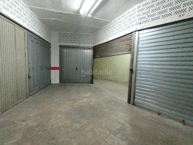 Foto 5709ee24-9d4d-4ef5-90a4-edc1ca5d59c1. Parking voiture dans Barrio de Zaidín Granada