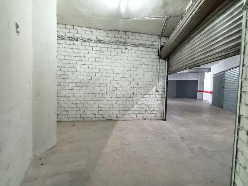 Foto db6a7c0d-bf50-42dc-a876-48e5346d00af. Parking voiture dans Barrio de Zaidín Granada