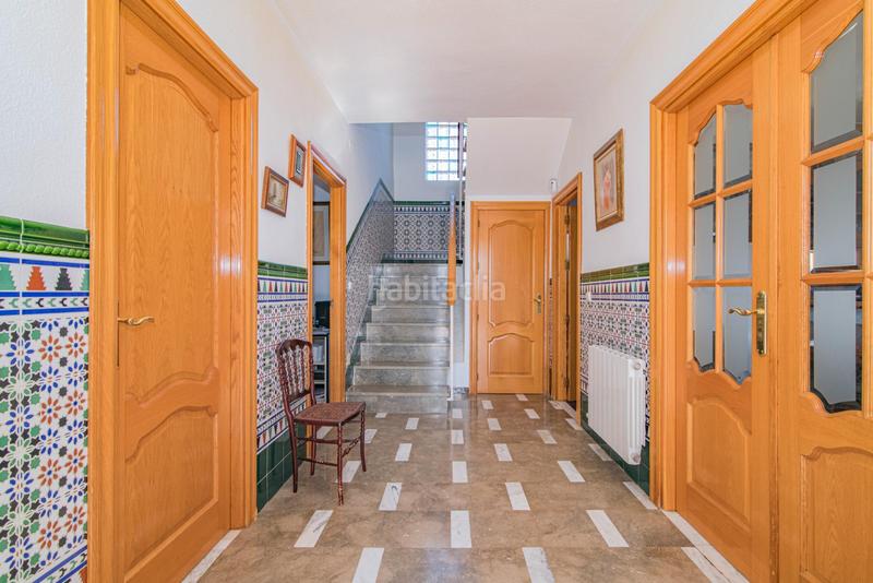 Foto b9e86cda-3c49-41ba-a7d4-c0b08d8e0bc9. Chalet oportunidad única! se vende magnífica casa en esquina con amplia parcela en Atarfe