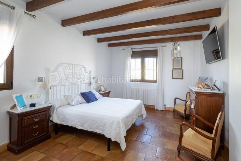 Foto bdac8a79-3b20-4389-9811-e1aa81fae2d8. Chalet with pool in Altos de la Zubia Zubia (La)