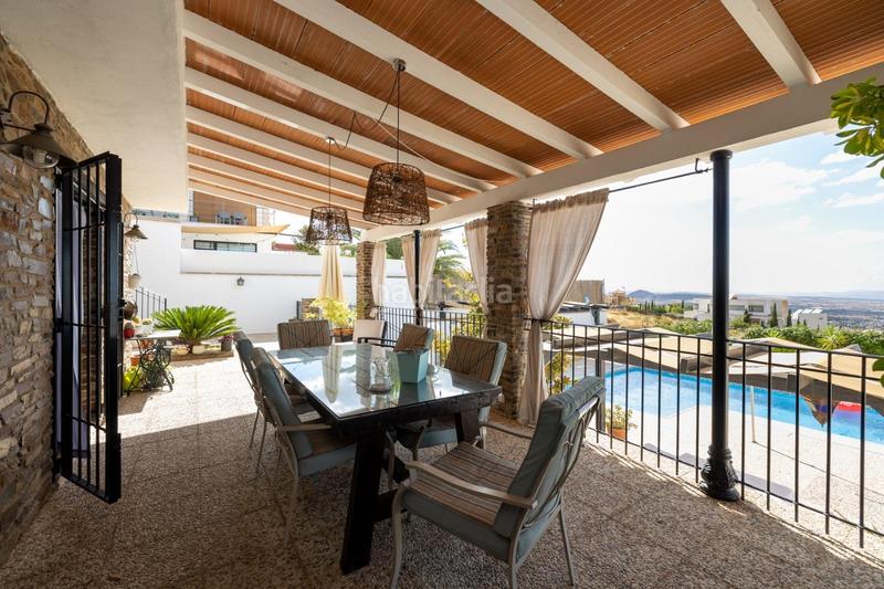 Foto eab89f57-a8ad-4a2a-85ef-32478b2b7042. Chalet con piscina in Altos de la Zubia Zubia (La)