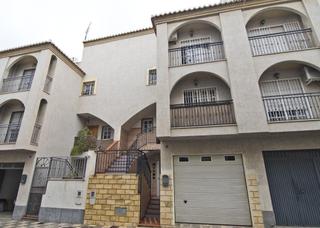 Maison jumelée à Motril  ciudad. Casa adosada avenida ángel gijón