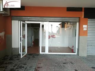 Local Comercial  Calle madrid. Local comercial de 140 m2 construidos en el barrio de monachil