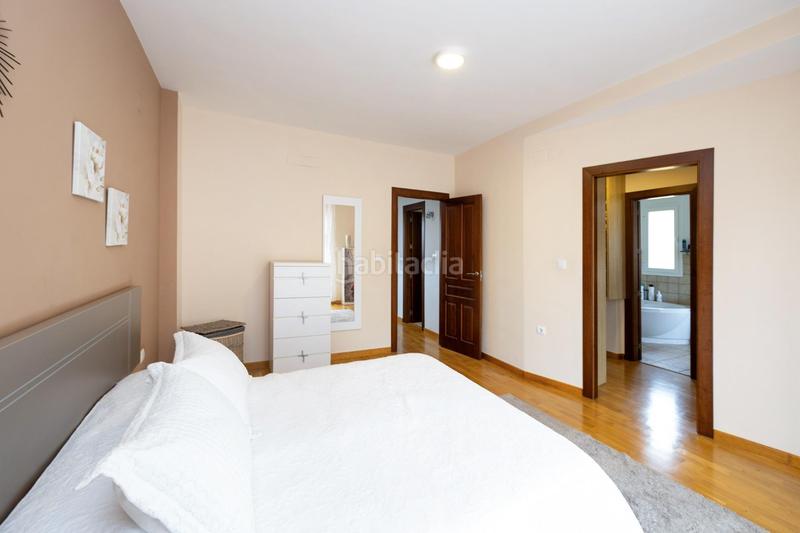 Foto 097b6f4f-dd6d-46c7-9f52-d3db8bacc64e. Chalet mit heizung parking pool in Altos de la Zubia Zubia (La)