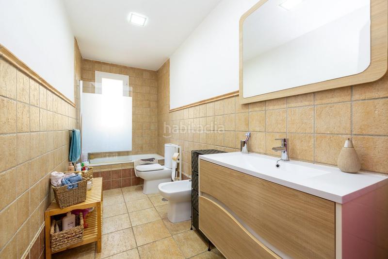 Foto 18fe0215-a010-4c6b-8610-3018df461fe6. Chalet avec chauffage parking piscine dans Altos de la Zubia Zubia (La)