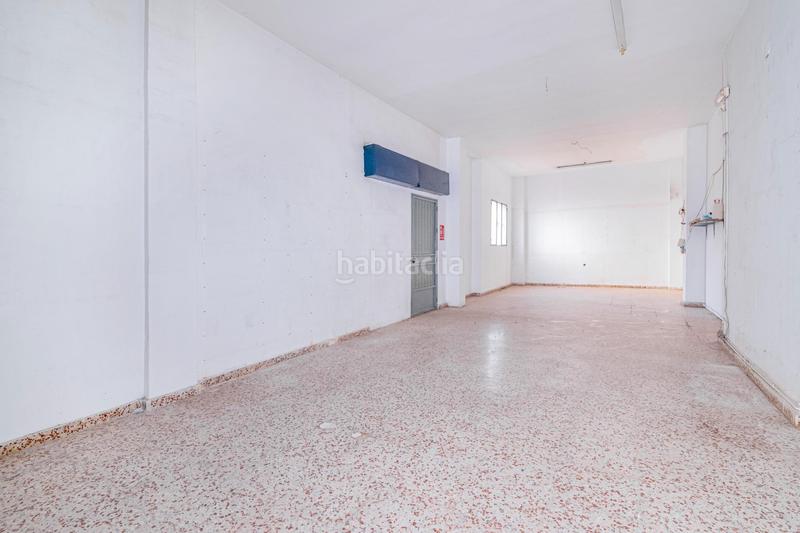 Foto 0a974b8e-7852-4384-9811-6127d8b7a66e. Local comercial a la venta local haciendo esquina en el centro de durcal en Dúrcal