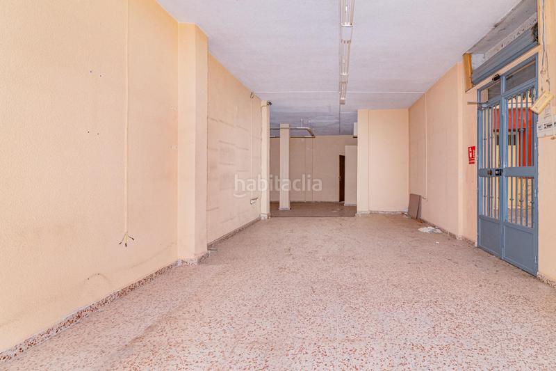Foto e525eac8-c960-4000-9e81-6faa93e83fda. Local comercial a la venta local haciendo esquina en el centro de durcal en Dúrcal