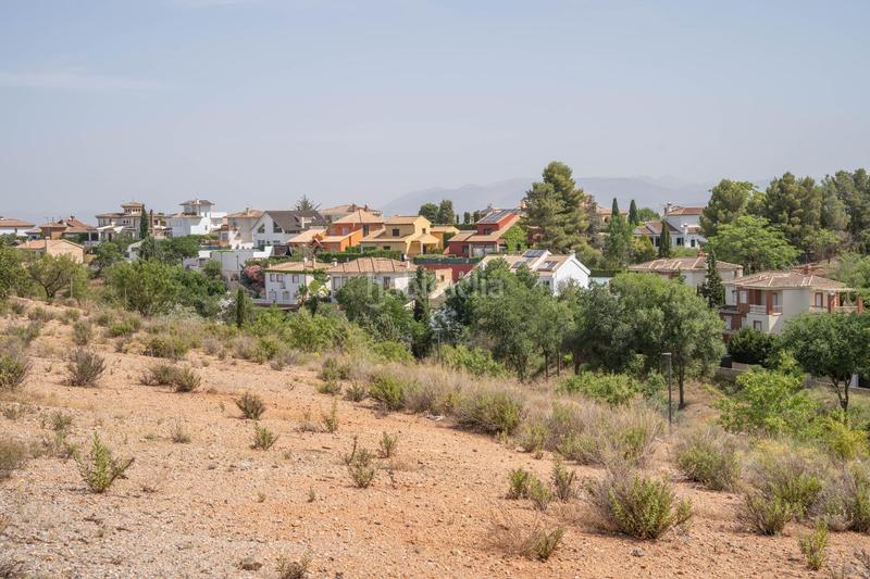 Foto b9e9405f-e524-4120-b1dc-f6308bdd770c. Residential plot in calle calle malva in Villa de Otura