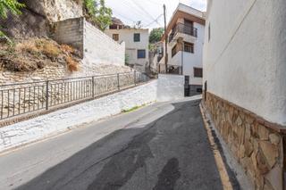 Masia a Monachil Pueblo. Oportunidad en monachil casa cueva con patio y opción de edifica