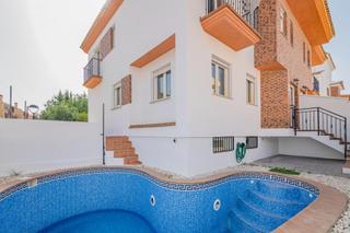 Maison jumelée  Calle rio monachil. Venta chalet pareado con luz natural y piscina privada en ogijar