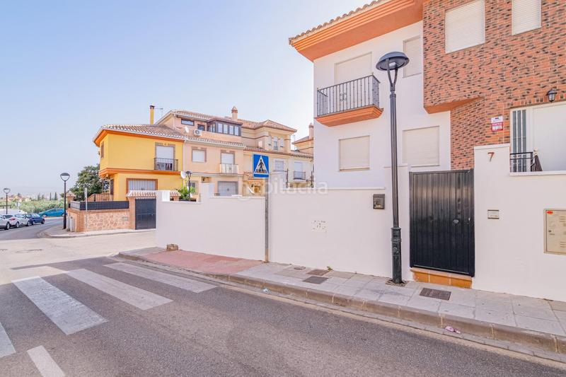 Foto 858963fb-ca67-4344-ab1f-514c34cce0db. Casa pareada venta chalet pareado con luz natural y piscina privada en ogijares en Ogíjares