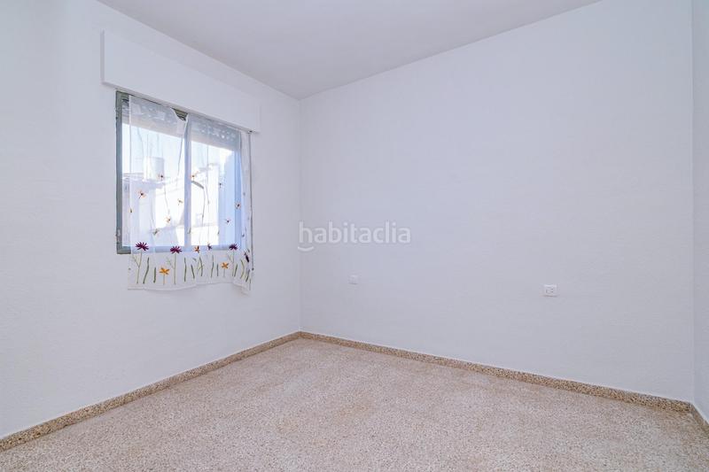 Foto 0304a270-28f5-4591-a3b8-45a2eb6739b0. Casa adosada adosada con garaje y patio por 125000! en Santa Fe