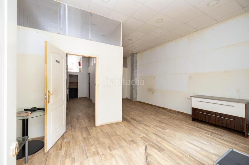 Foto 7ac4f2b7-1ffc-4c25-a82f-8cd661d986bb. Local comercial a Barrio de Zaidín Granada