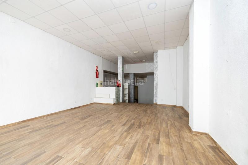 Foto a74438fb-6733-4b9e-8446-bede77509b51. Local comercial a Barrio de Zaidín Granada