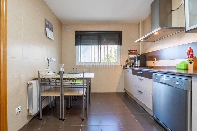 Foto f9637cf7-3441-4041-a627-88cac088f630. Casa amb aparcament a Malahá (La)