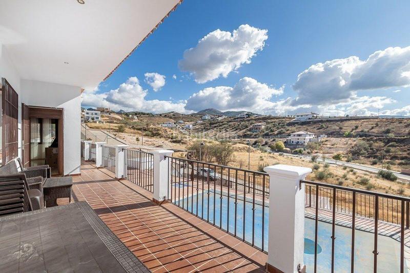 Foto a4f13f47-070e-4406-a8e9-ea3db9135800. Chalet with parking pool in Altos de la Zubia Zubia (La)