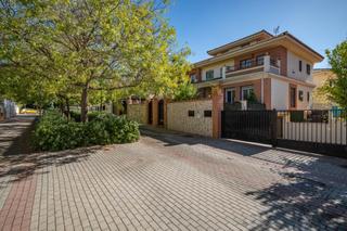 Haus  Calle pdta matias mendez vellid. Encantadora casa dúplex en parque almunia, granada  oportunidad