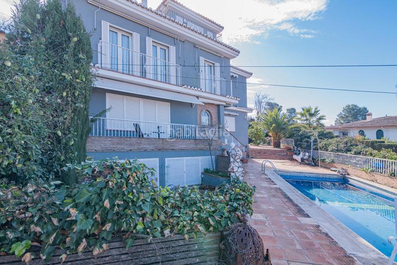 Foto 58fbc1d4-6e36-4535-a597-1576e337b1cd. Chalet con riscaldamento parcheggio piscina in Barrio de la Vega Monachil