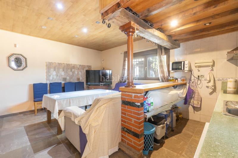 Foto b095370c-b4e4-47d6-b655-c43775162c3d. Masia a calle diseminados a Santa Fe