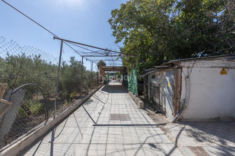 Foto c4f0fe44-9b2a-4d28-ad09-8a55c494cc14. Masia a calle diseminados a Santa Fe