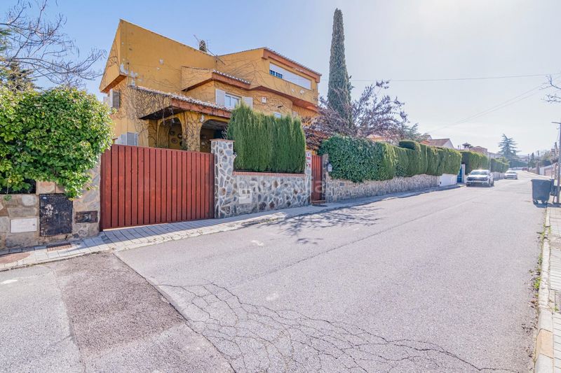 Foto 2ce9f433-2165-4315-8b9f-c367a52e2f5e. Xalet amb aparcament a Gójar